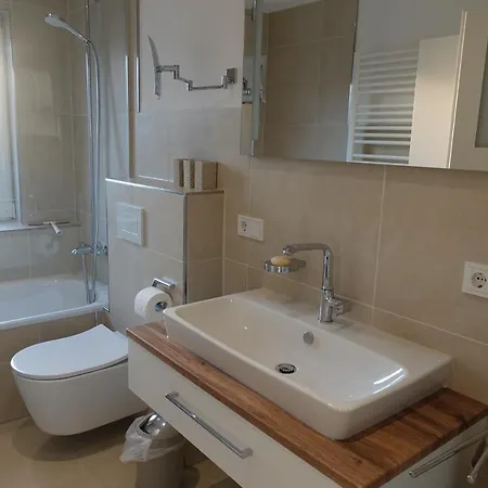 Haus Sanruus Apartman *